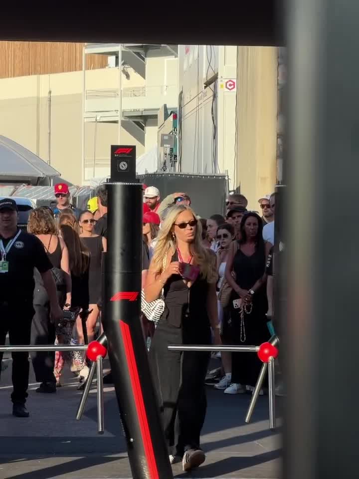 Video 1584811 from Dagi Bee
