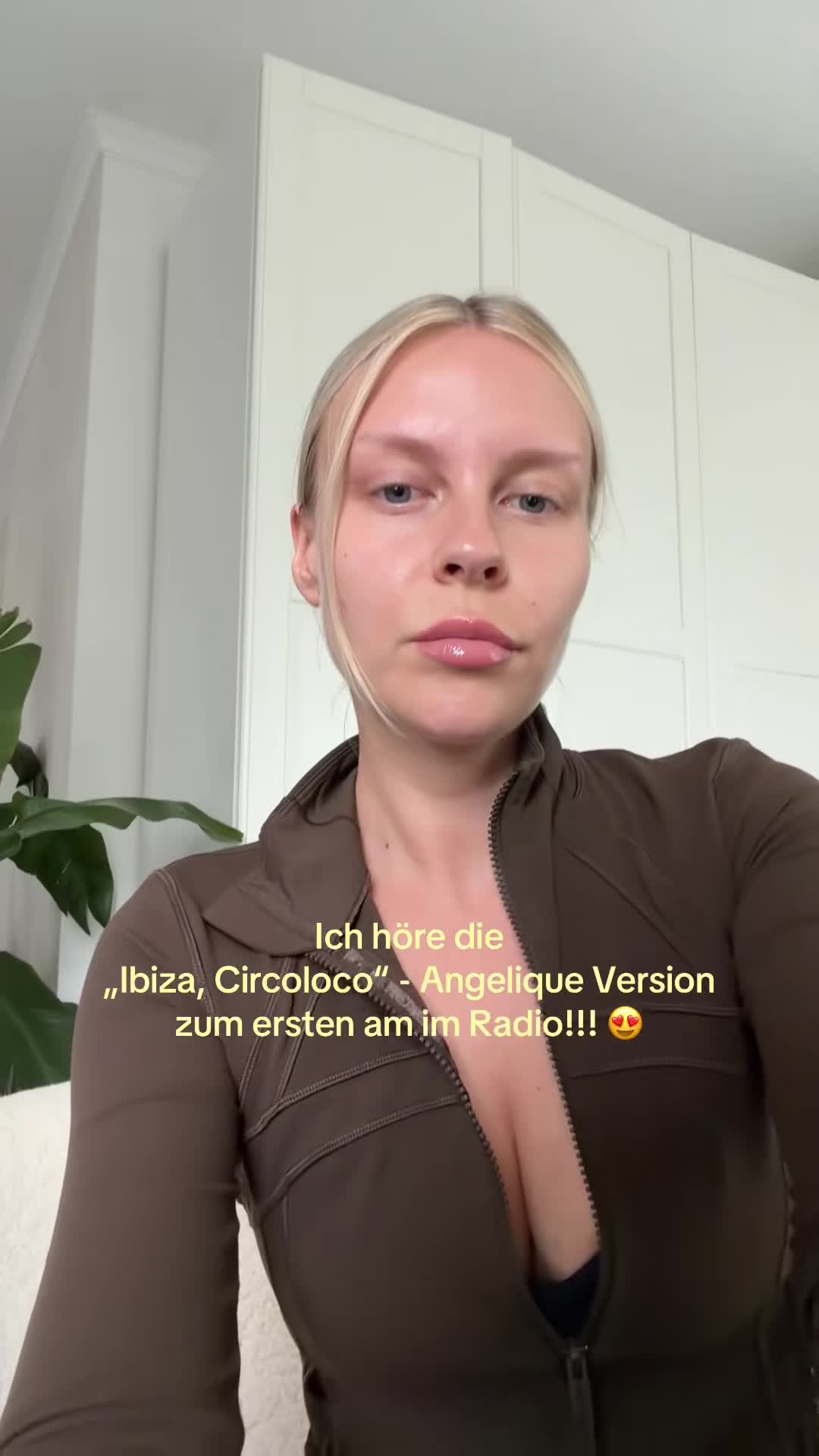 Video 1584814 from Dagi Bee