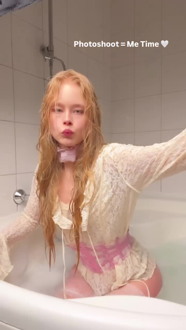 Marieejoan — Nude In Bathroom (2) thumbnail