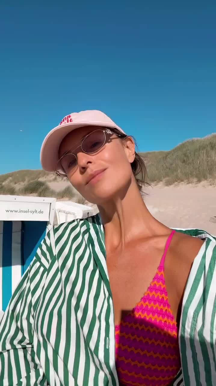 Video 1592921 from Laura Wontorra