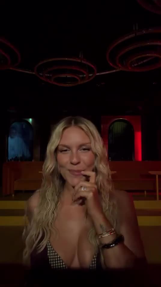 Video 1602168 from Dagi Bee