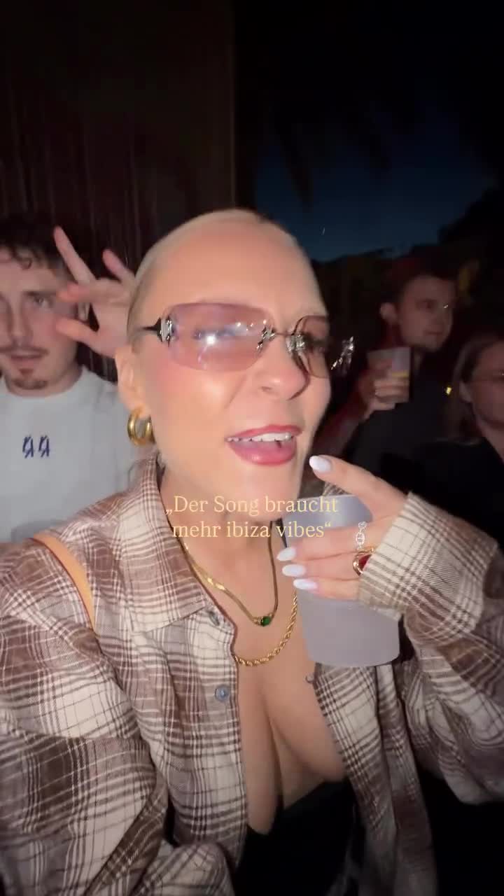 Video 1602204 from Dagi Bee