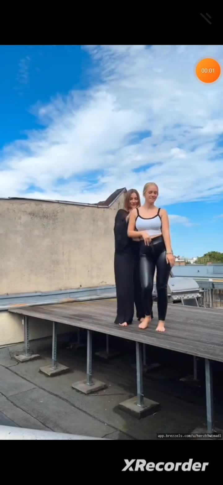 Herzblutmadl — Nude On A Rooftop thumbnail