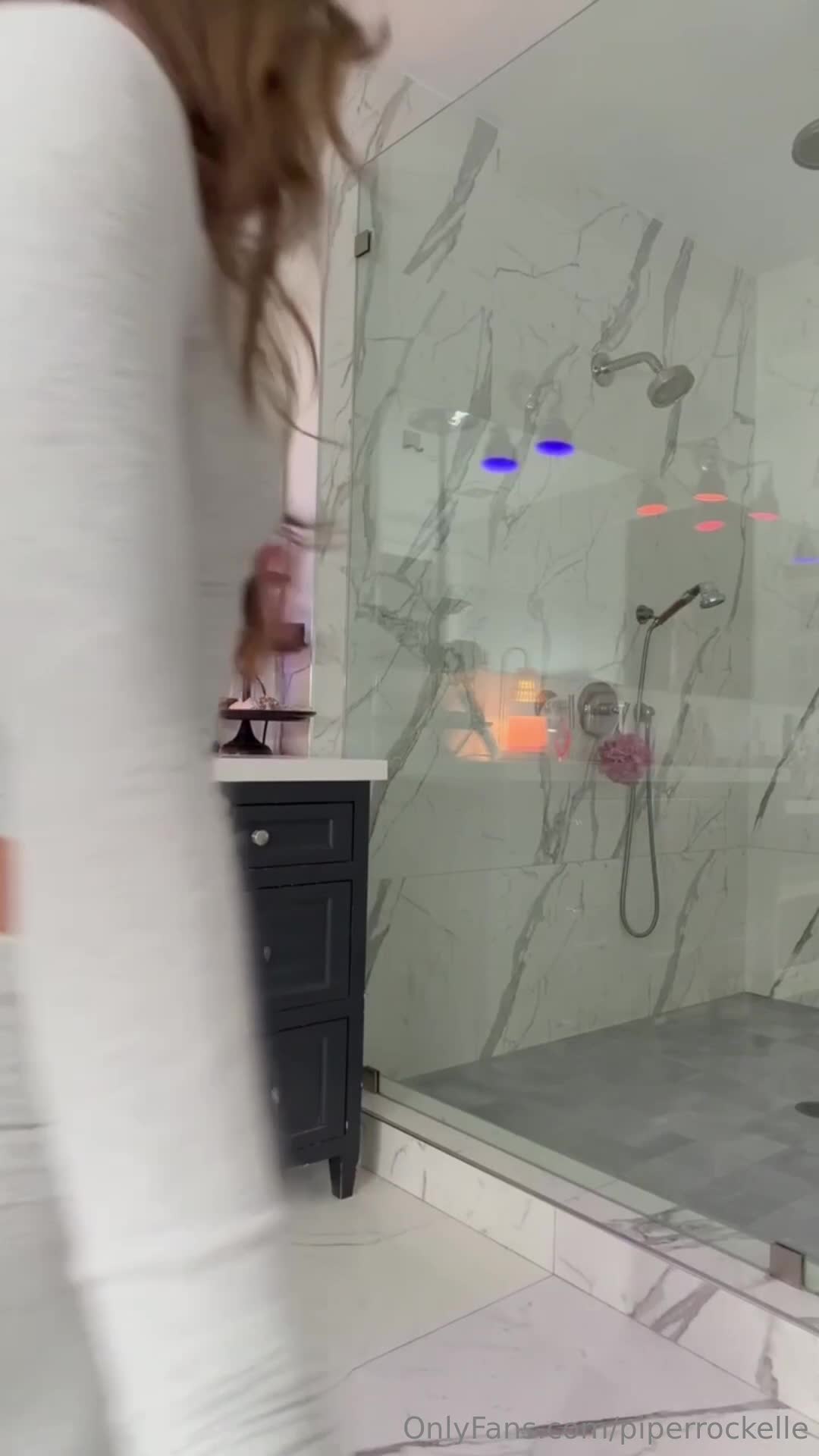 Piper Rockelle — White Top, White Pants In Bedroom thumbnail