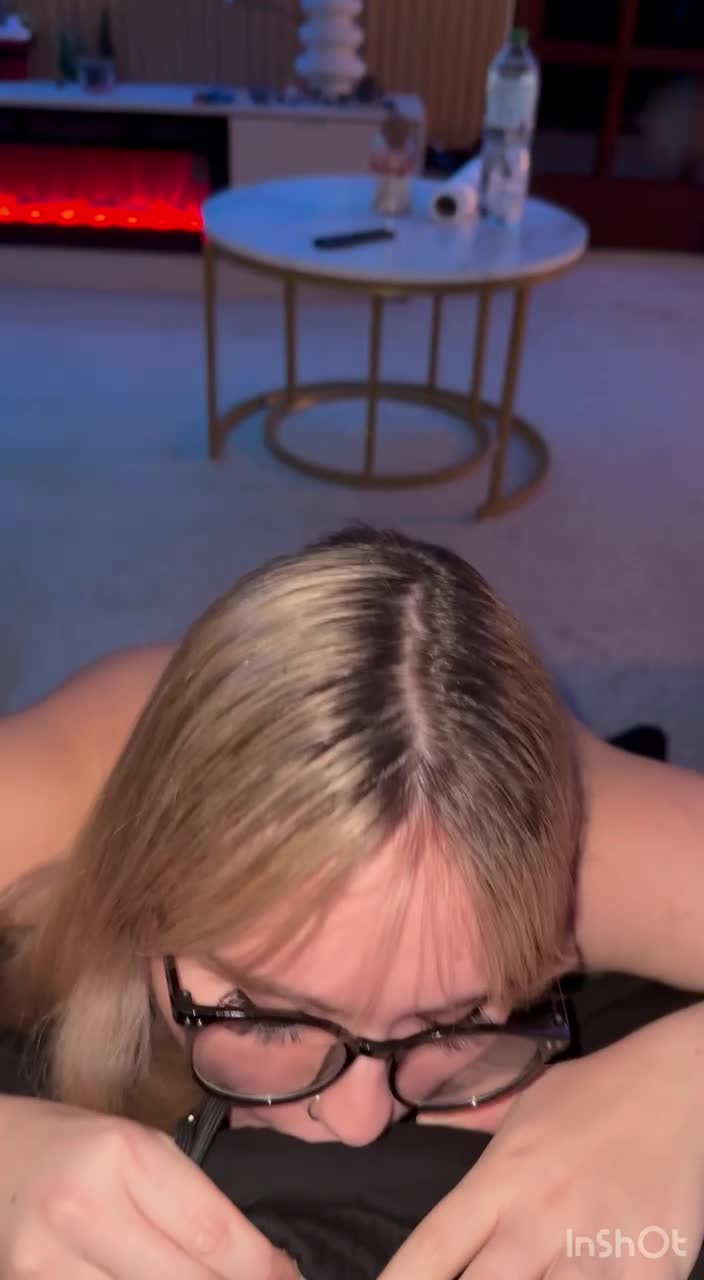 Lizzy Cherry — Nude In Bedroom thumbnail
