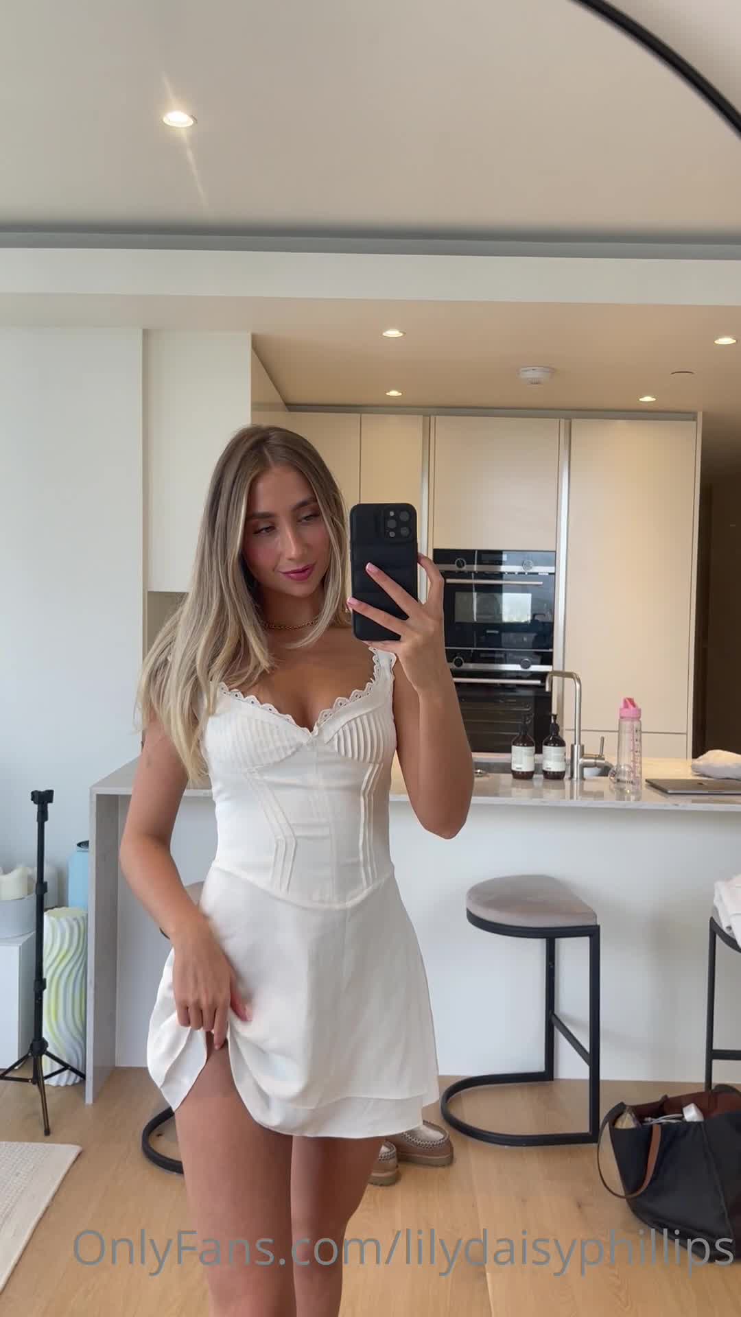 Video 1624696 from Lily Phillips