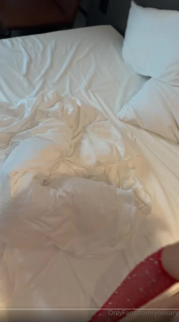 Yololary — Nude In Bedroom, 5:21 thumbnail