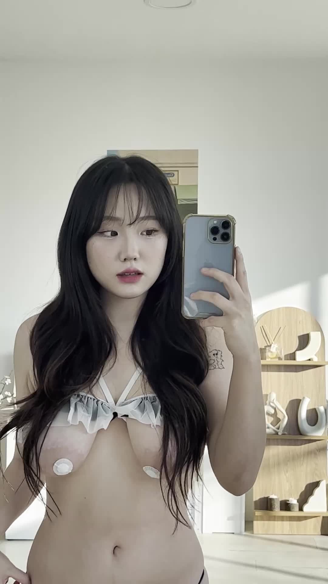 Sejinming 기무세딘 — Nude In Bedroom, 0:04 (2) thumbnail