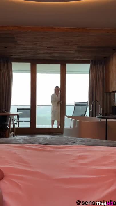 Sensualjulia — Nude In Bedroom, 9:09 thumbnail