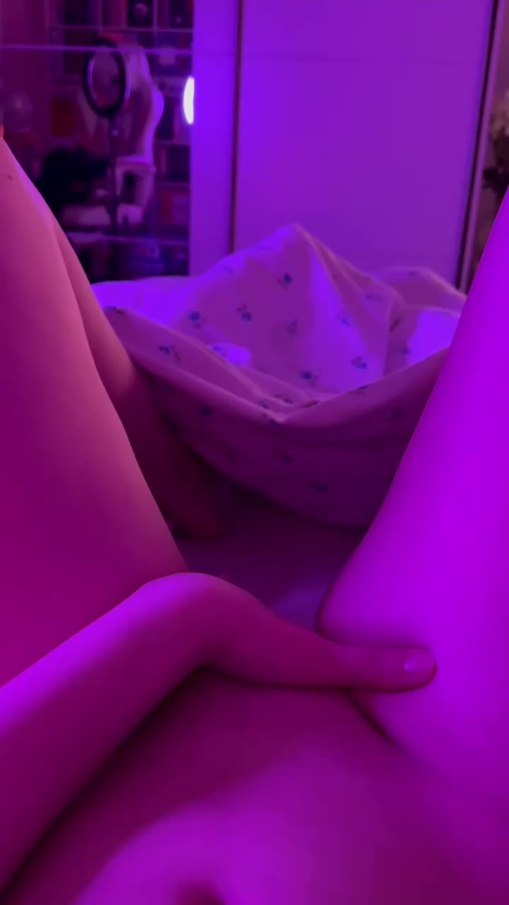 Blossom.prinxess — Nude In Bedroom, 2:22 thumbnail