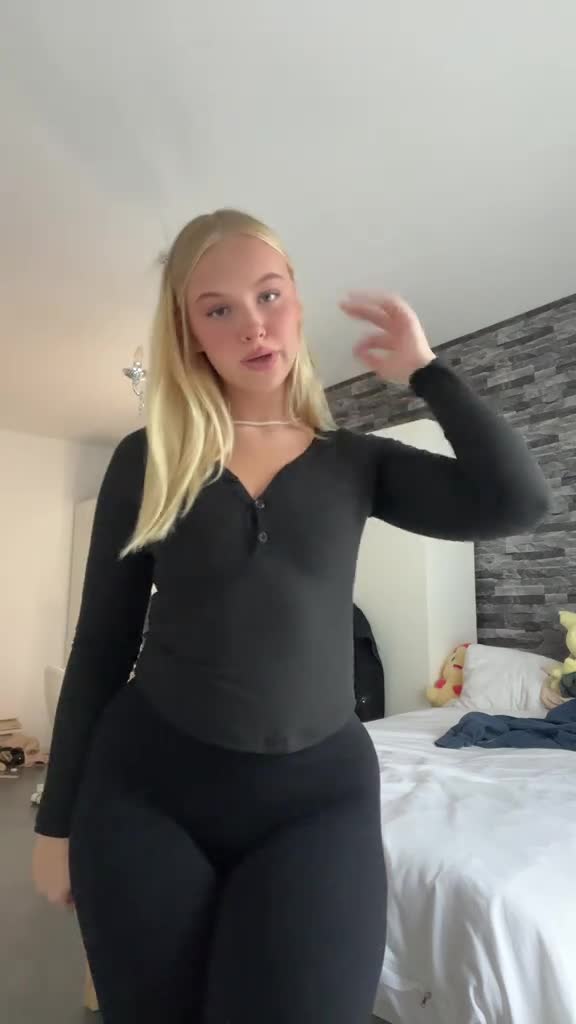 Video 1668915 from Sophie_mzt