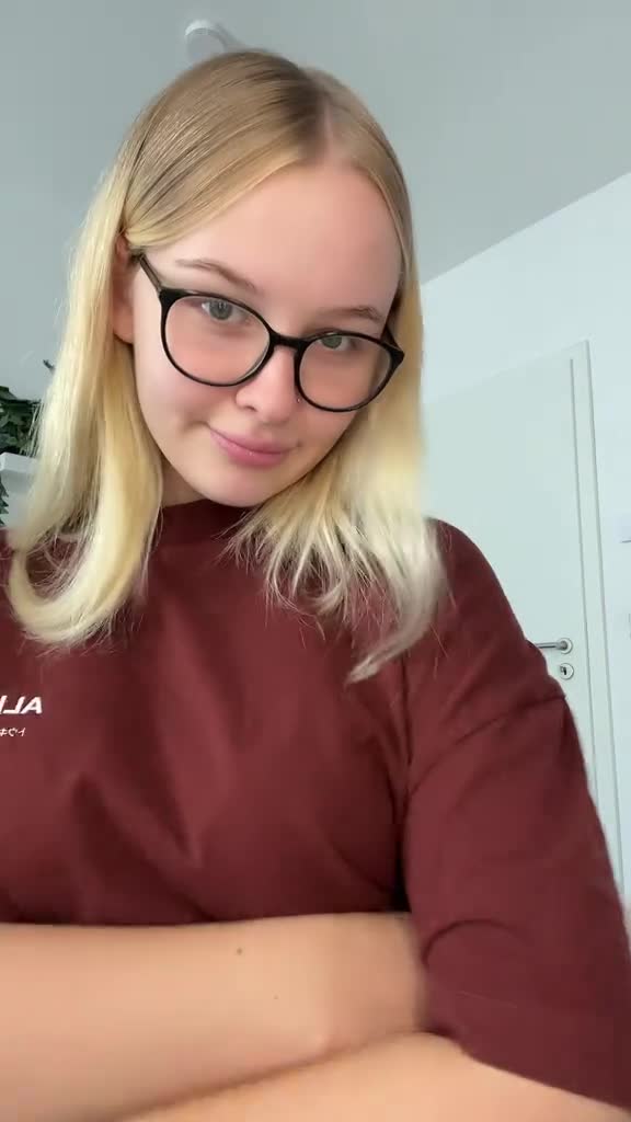 Video 1668921 from Sophie_mzt