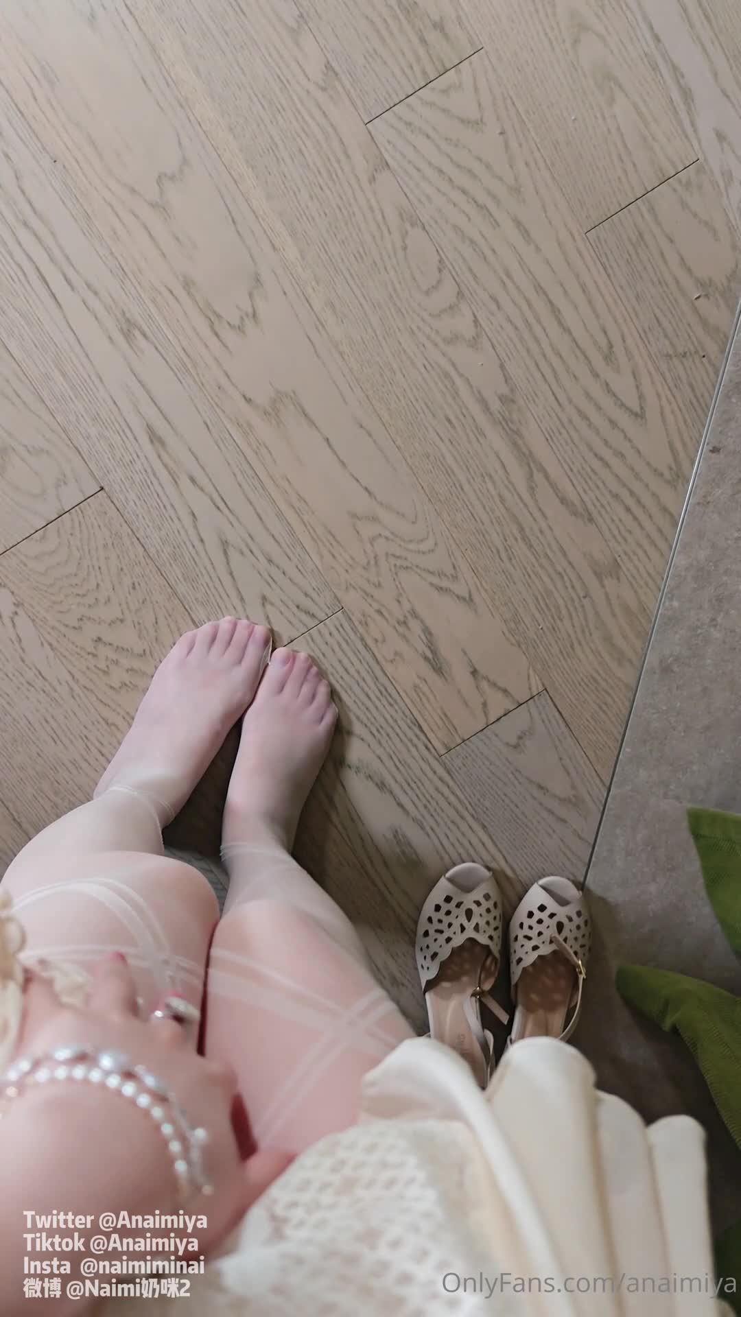 Anaimiya / Naimi奶咪 — Nude In Bedroom, 20:20 thumbnail