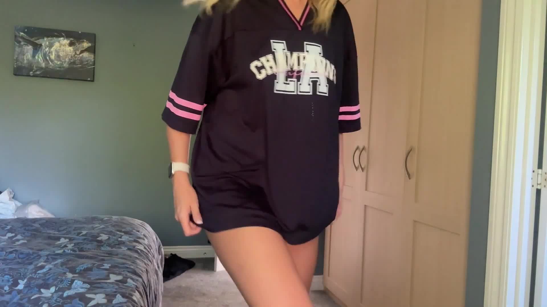 İt's Hannah — Nude In Bedroom, 4:26 thumbnail