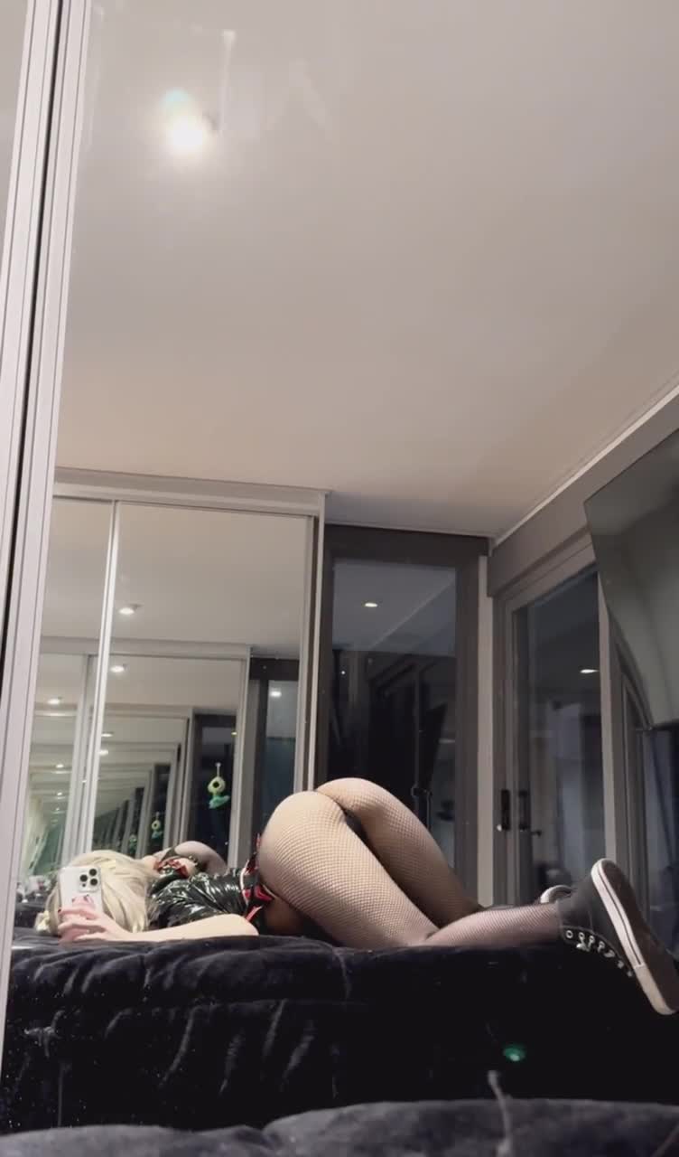 Nicole Pony — Nude In Bedroom, 0:21 thumbnail
