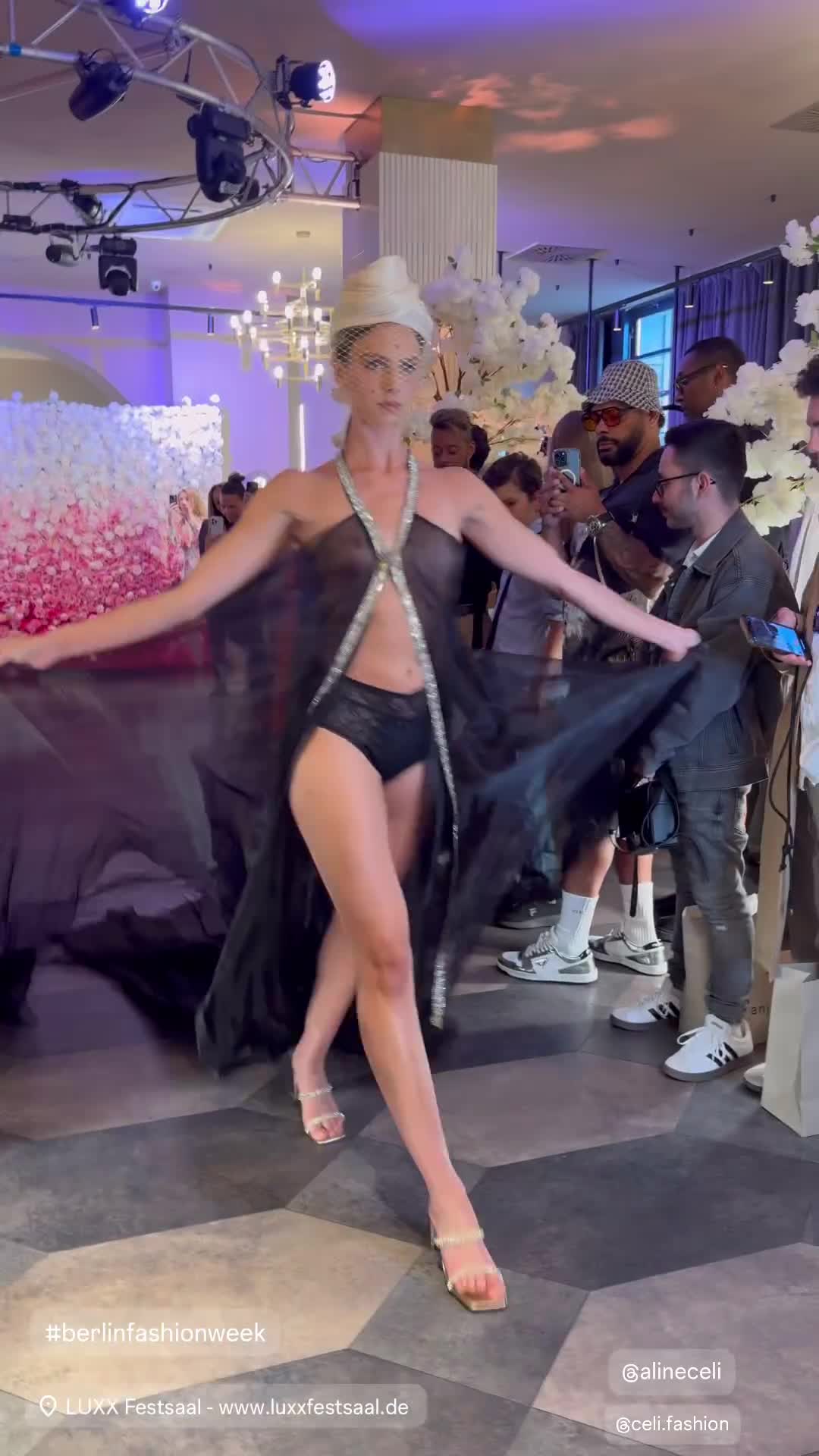 Video 26100 from Simone Kowalski