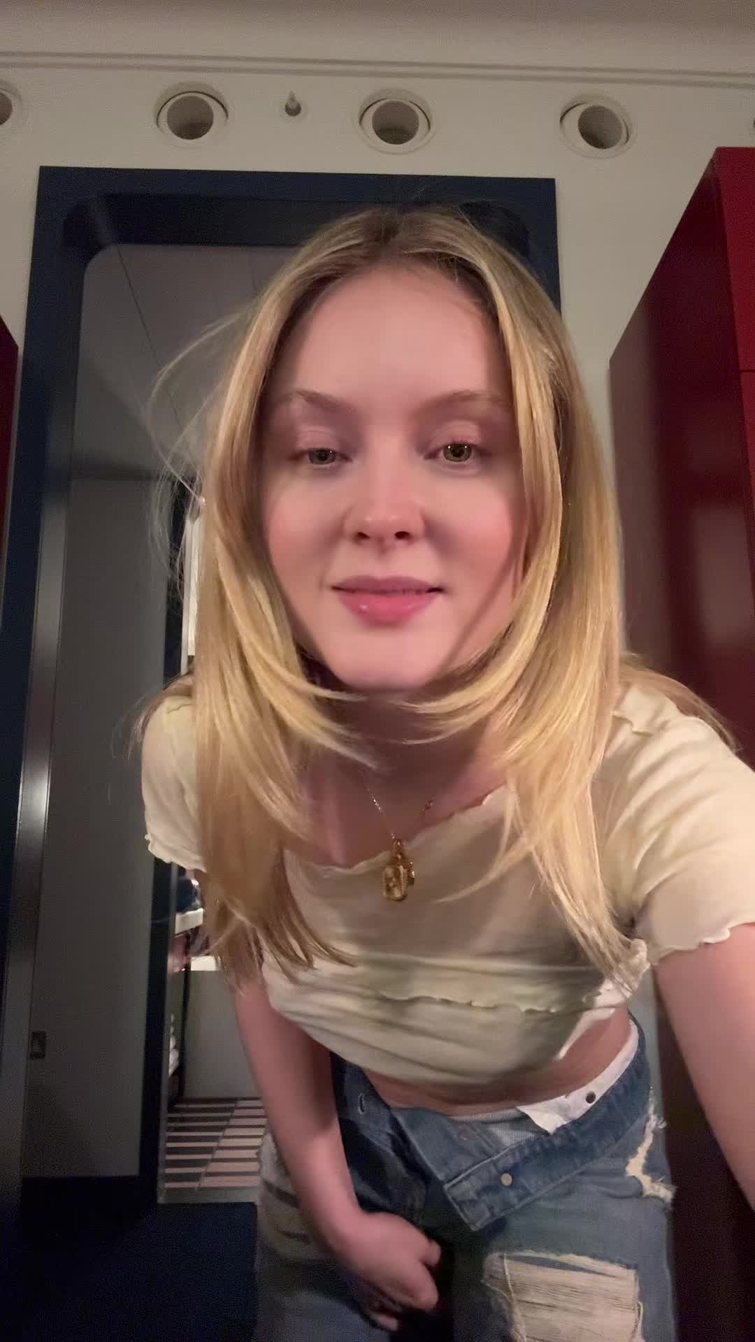 Video 26131 from Zara Larsson
