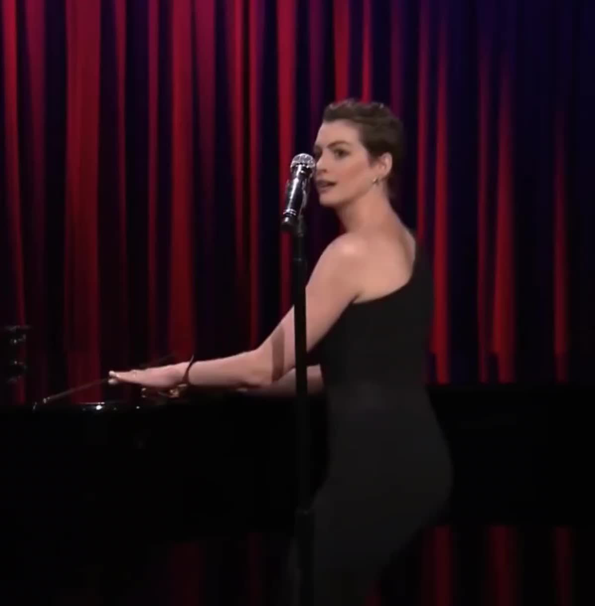 Video 26164 from Anne Hathaway