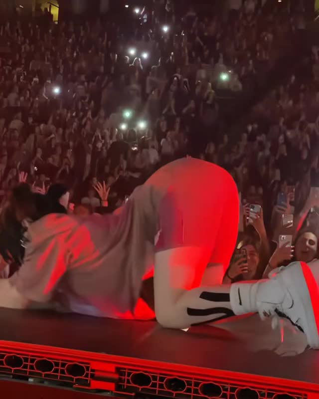 Video 112085 from Billie Eilish