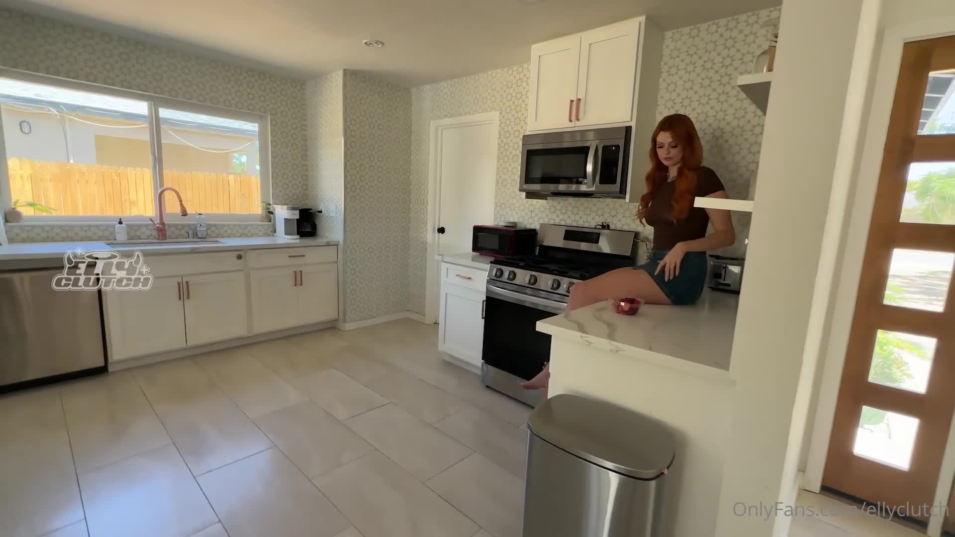 Video 118755 from Elly Clutch / PeachGoneWild