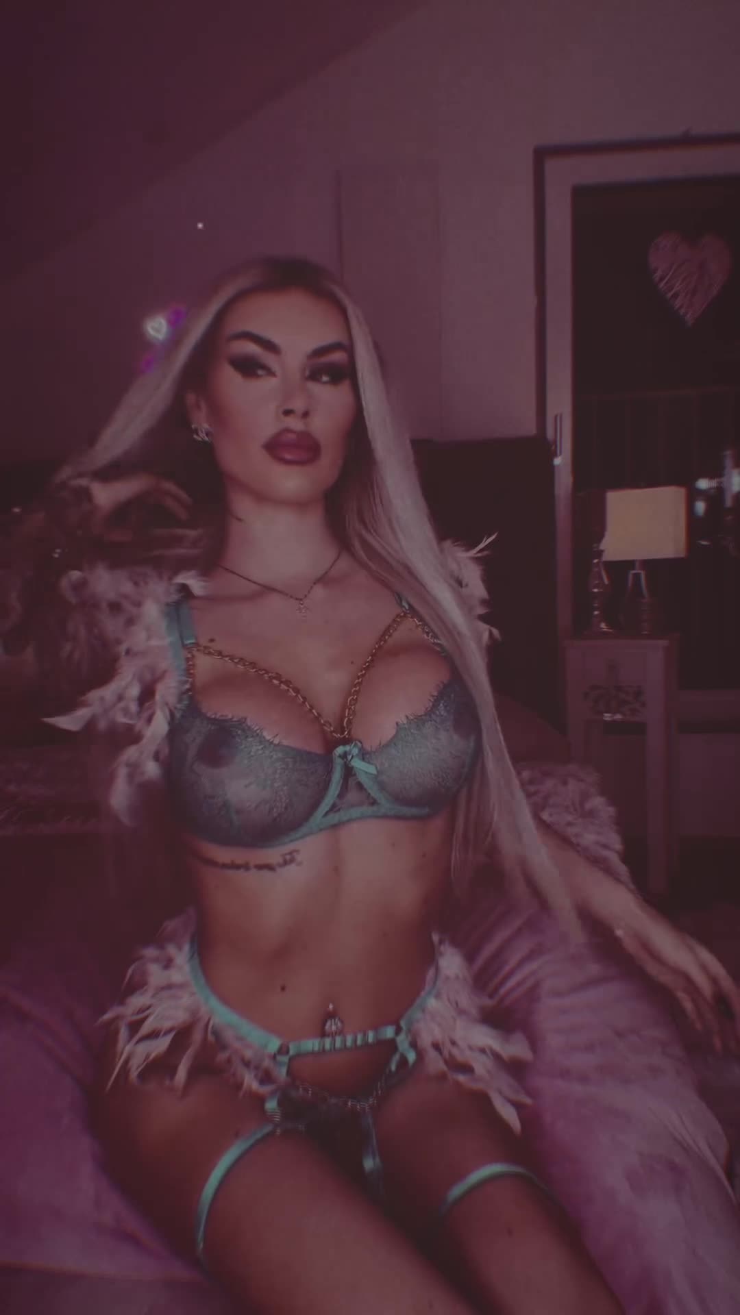 Video 366156 from Princess Léonie Alwine