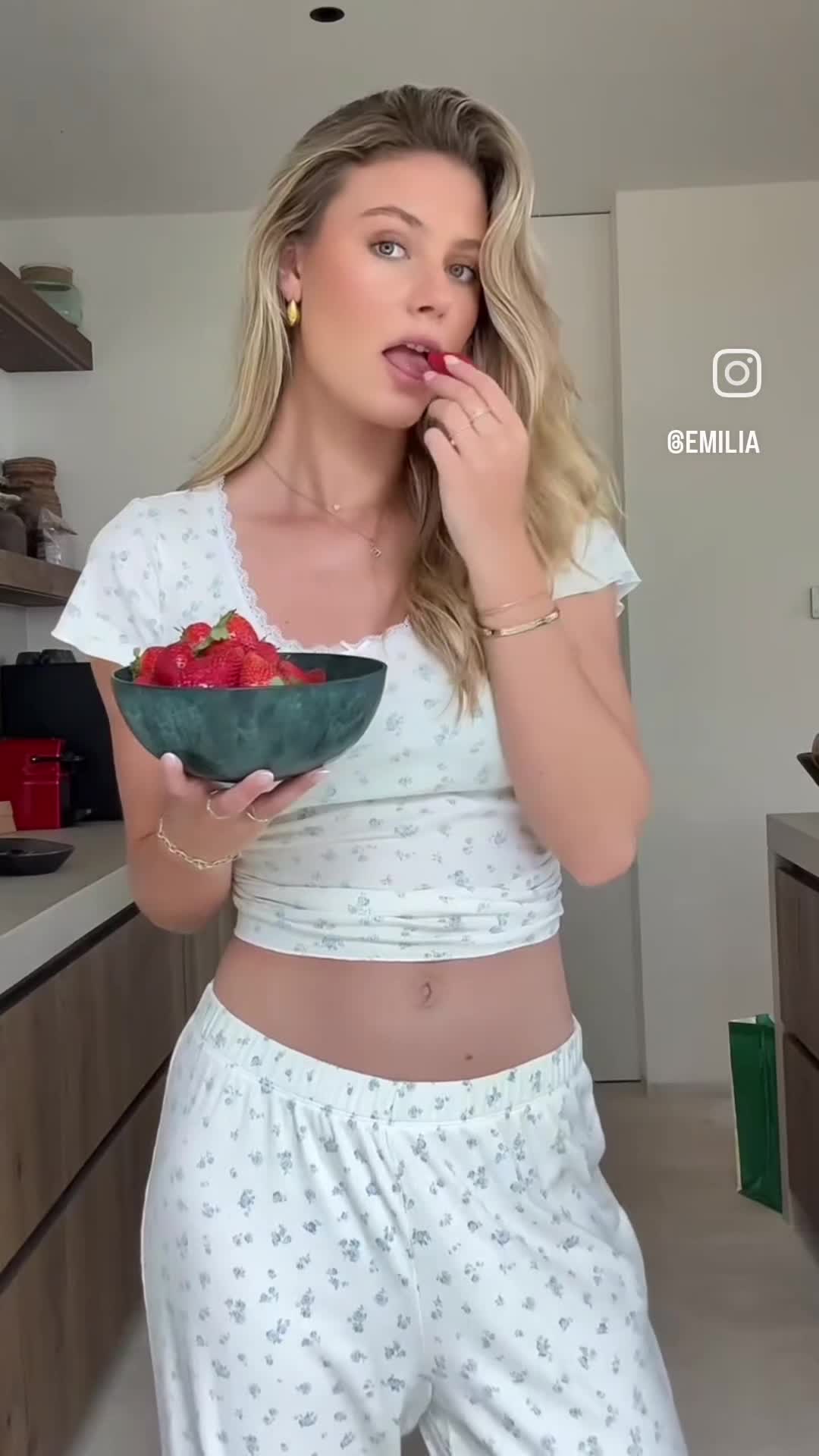 Video 366996 from Emilia BTE