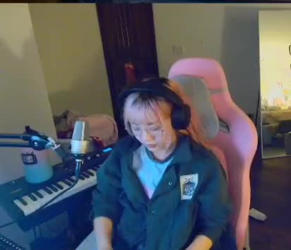 Video 434084 from LilyPichu