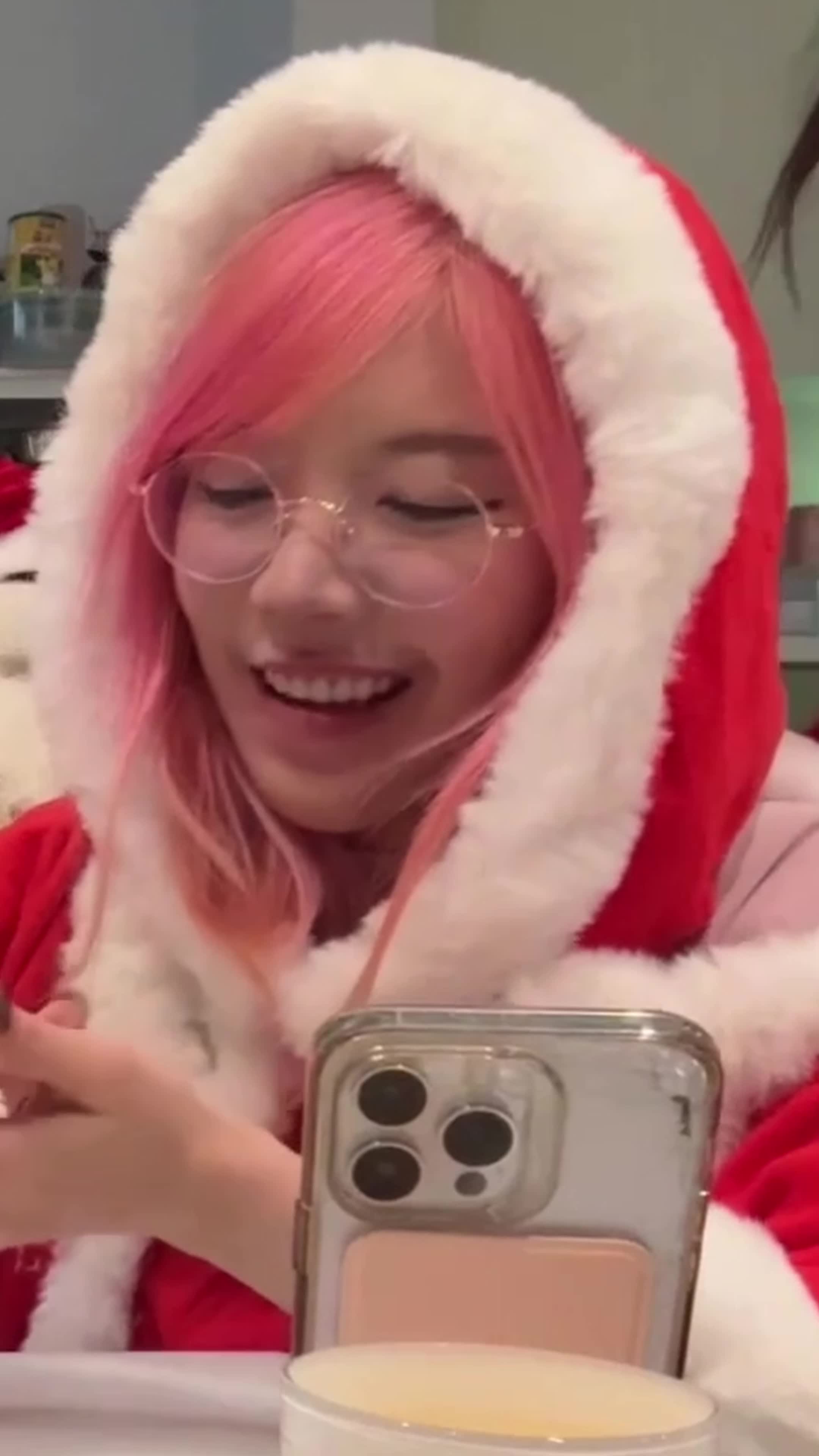 Video 434085 from LilyPichu