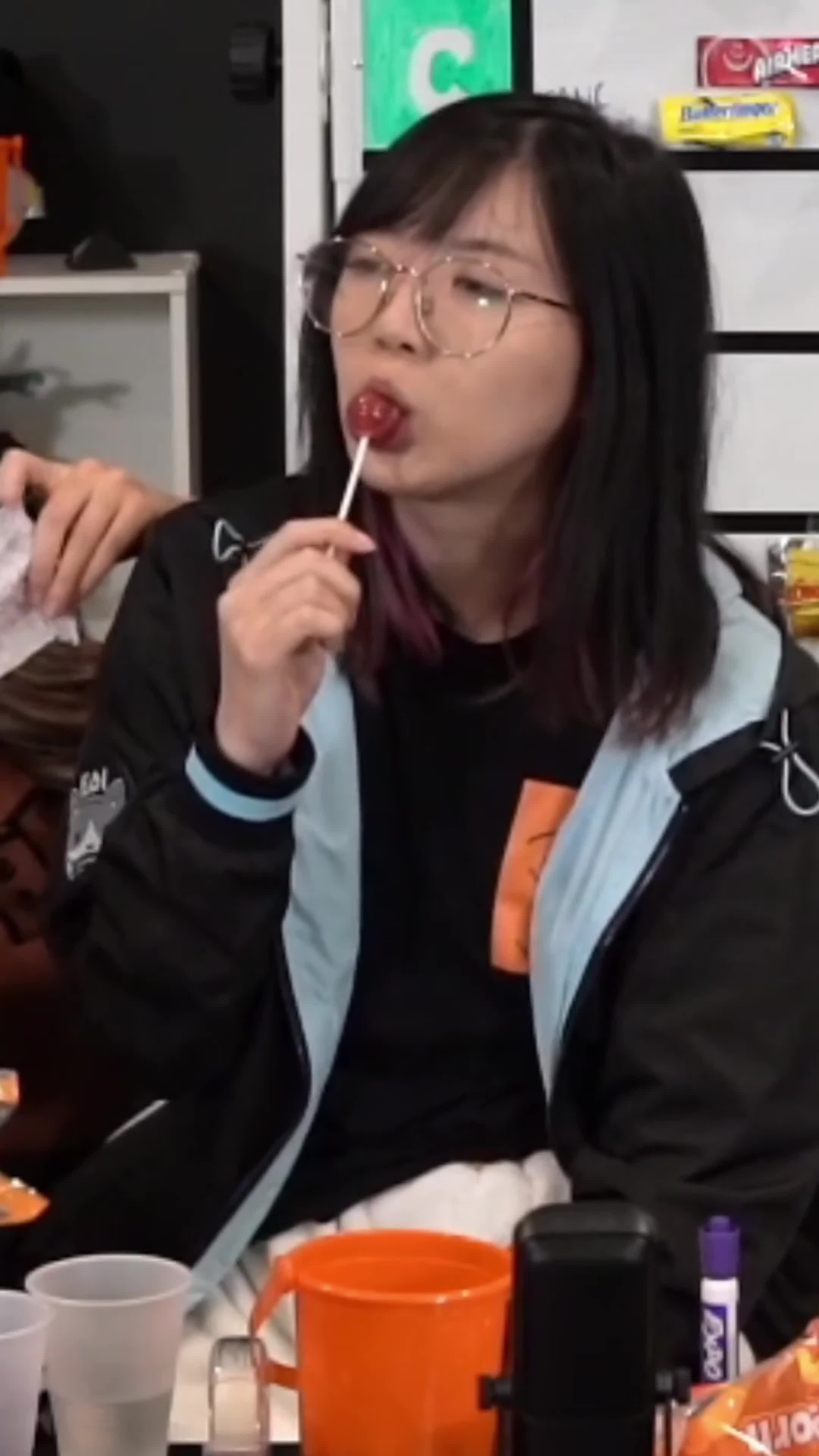 Video 434087 from LilyPichu