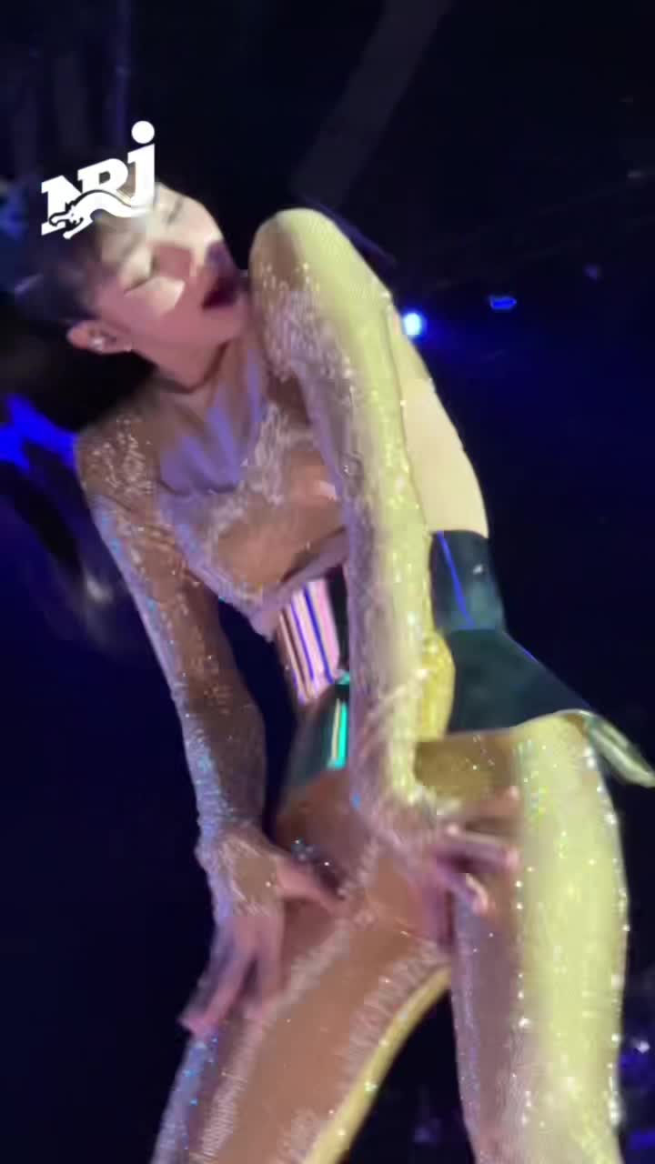 Video 267716 from Lisa | BLΛƆKPIИK (Blackpink)