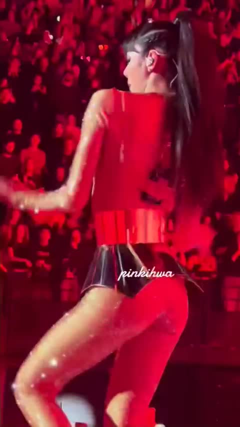 Video 267725 from Lisa | BLΛƆKPIИK (Blackpink)