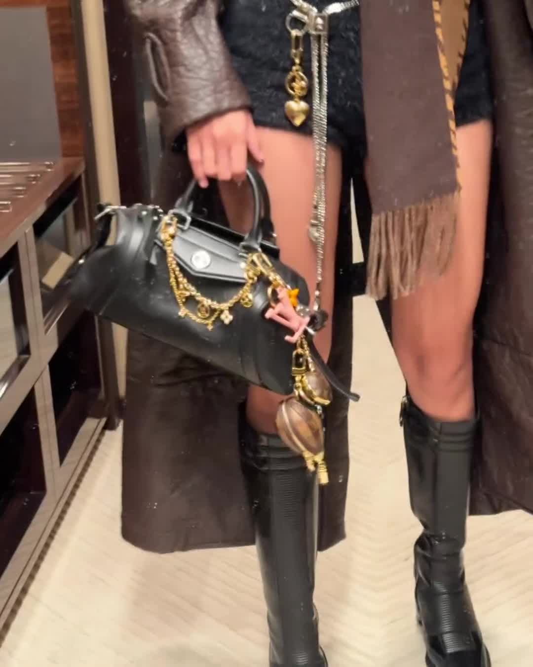 Video 267930 from Lisa | BLΛƆKPIИK (Blackpink)