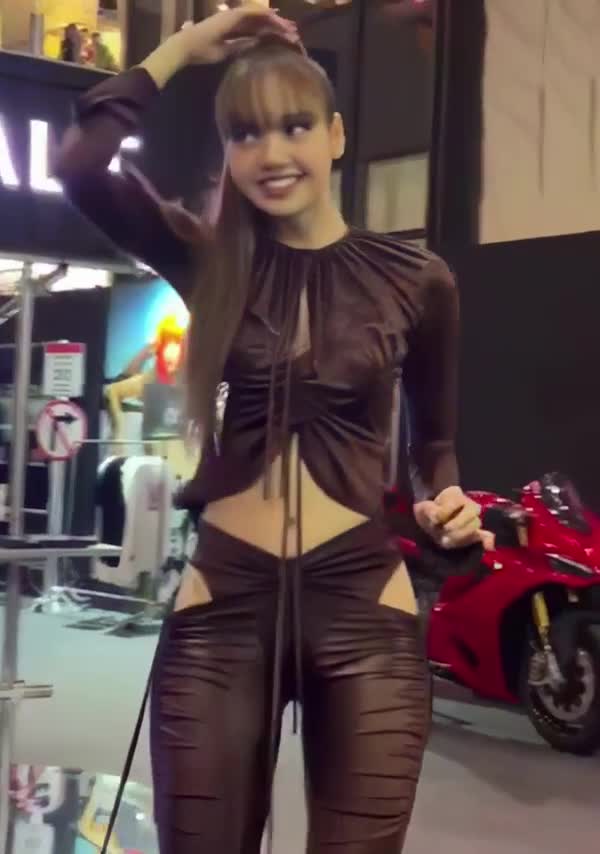 Video 268158 from Lisa | BLΛƆKPIИK (Blackpink)