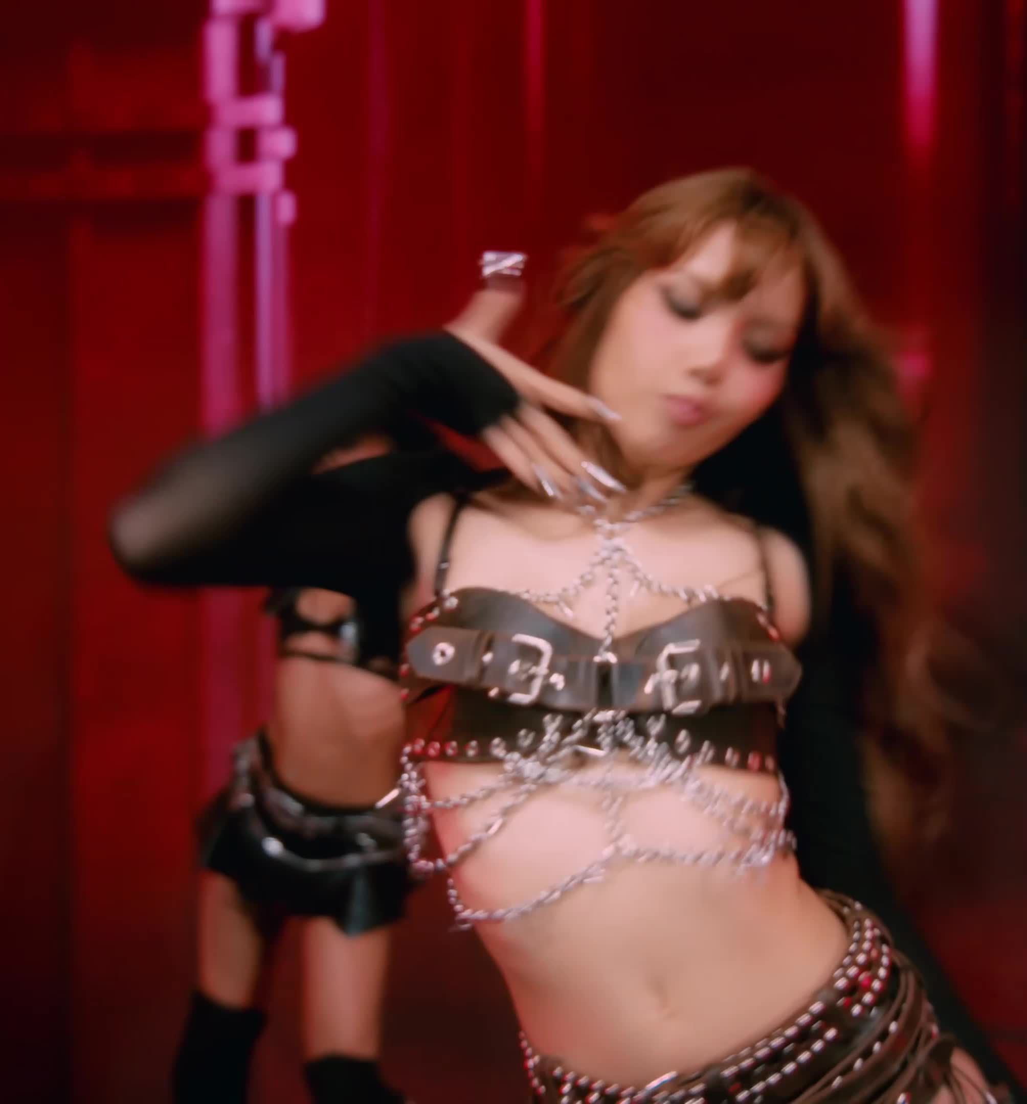 Video 268165 from Lisa | BLΛƆKPIИK (Blackpink)