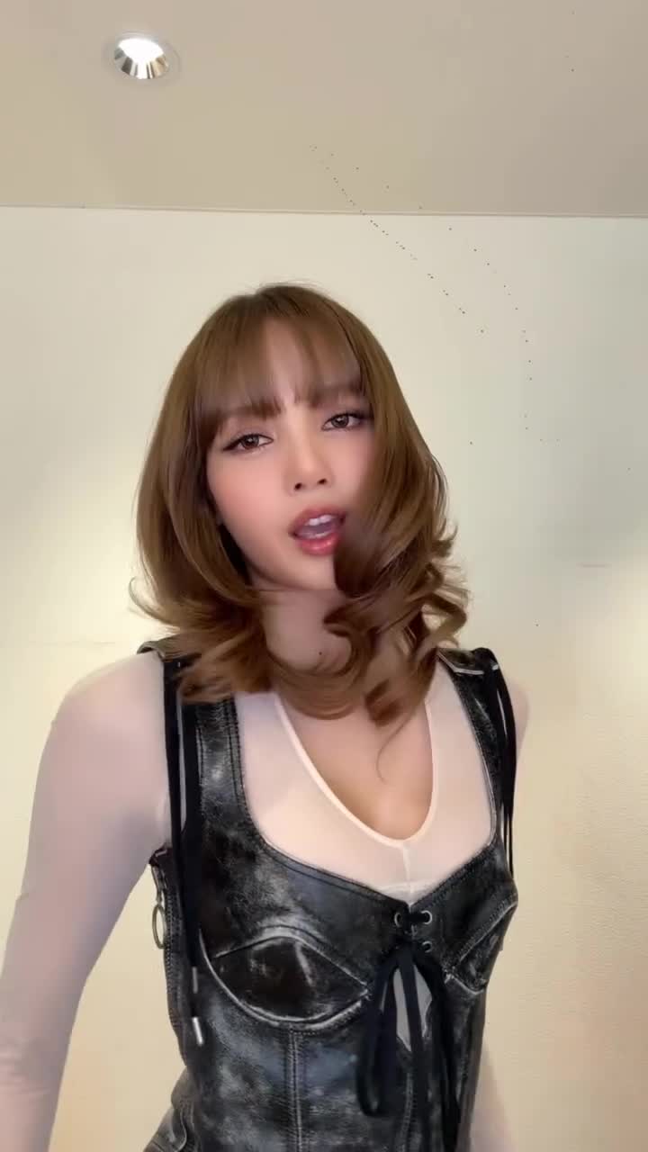 Video 268167 from Lisa | BLΛƆKPIИK (Blackpink)