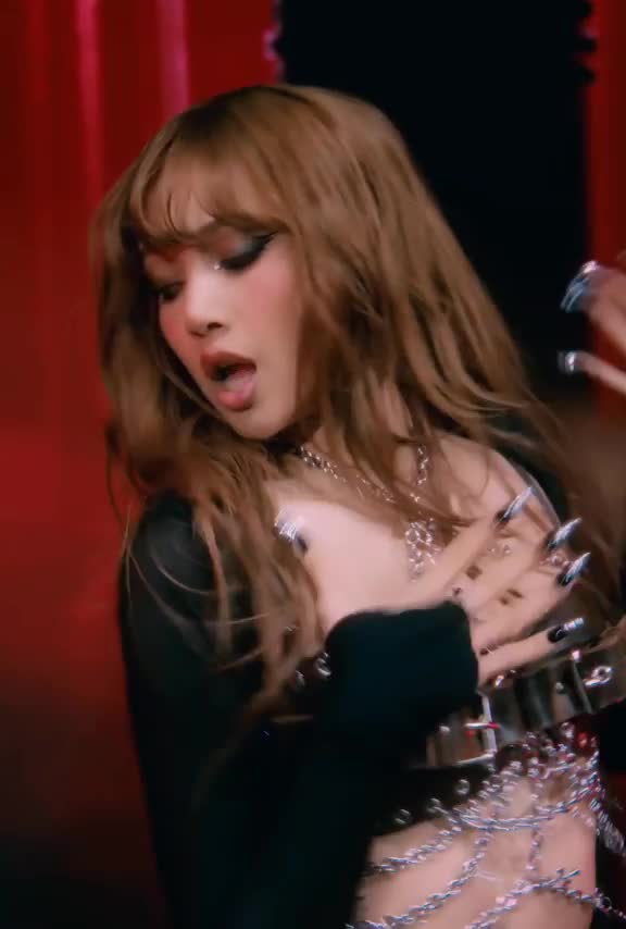 Video 268169 from Lisa | BLΛƆKPIИK (Blackpink)