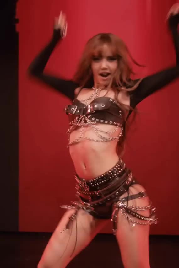 Video 268171 from Lisa | BLΛƆKPIИK (Blackpink)