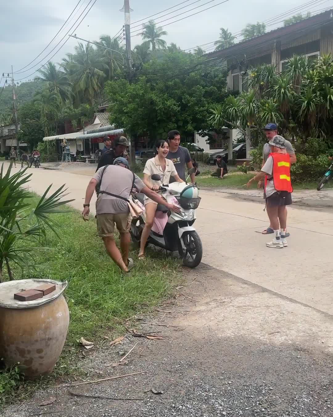 Video 268194 from Lisa | BLΛƆKPIИK (Blackpink)