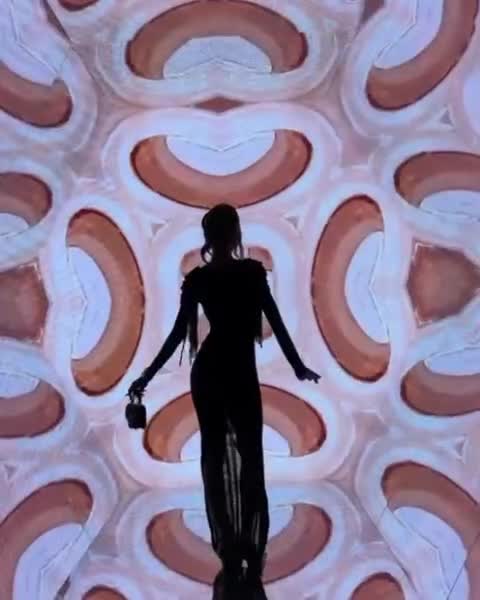 Video 268196 from Lisa | BLΛƆKPIИK (Blackpink)