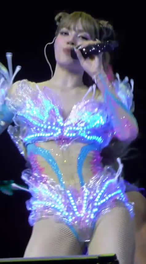 Video 268251 from Lisa | BLΛƆKPIИK (Blackpink)