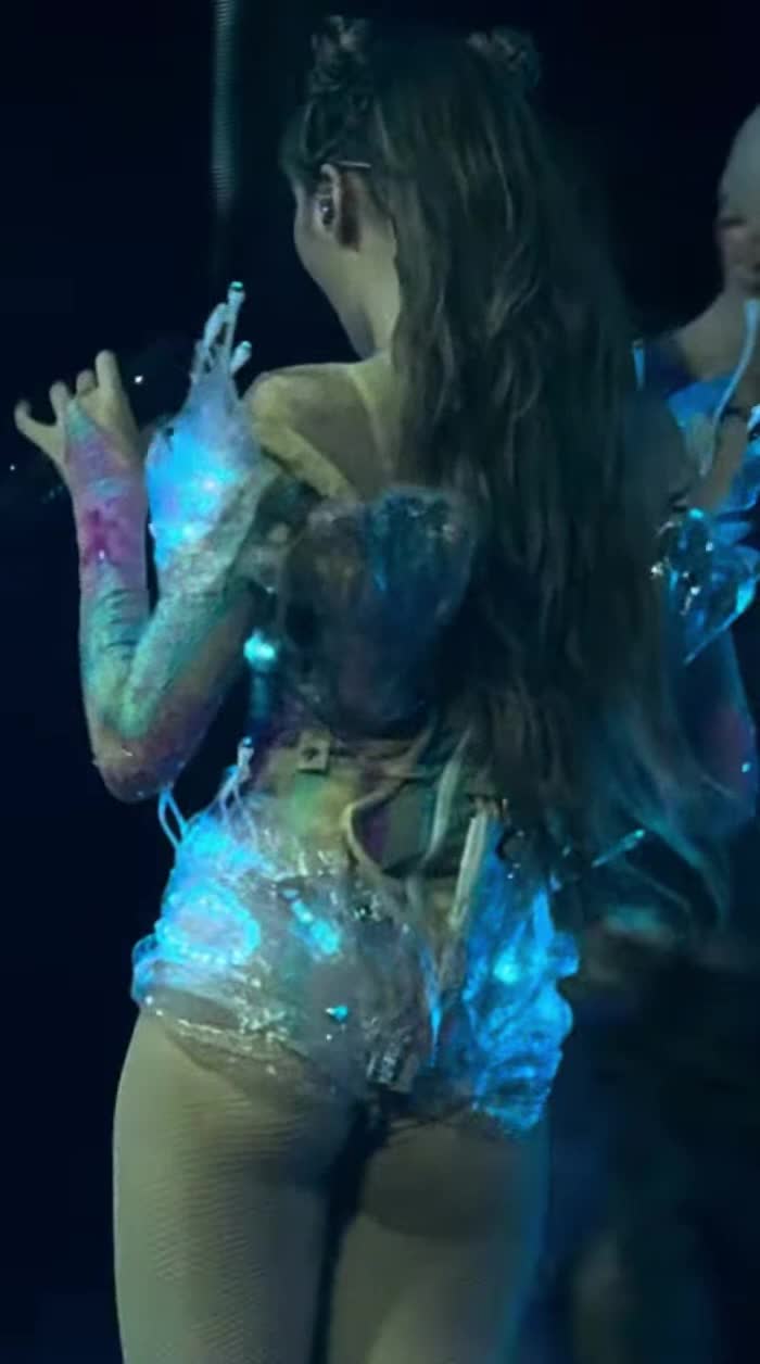 Video 268261 from Lisa | BLΛƆKPIИK (Blackpink)