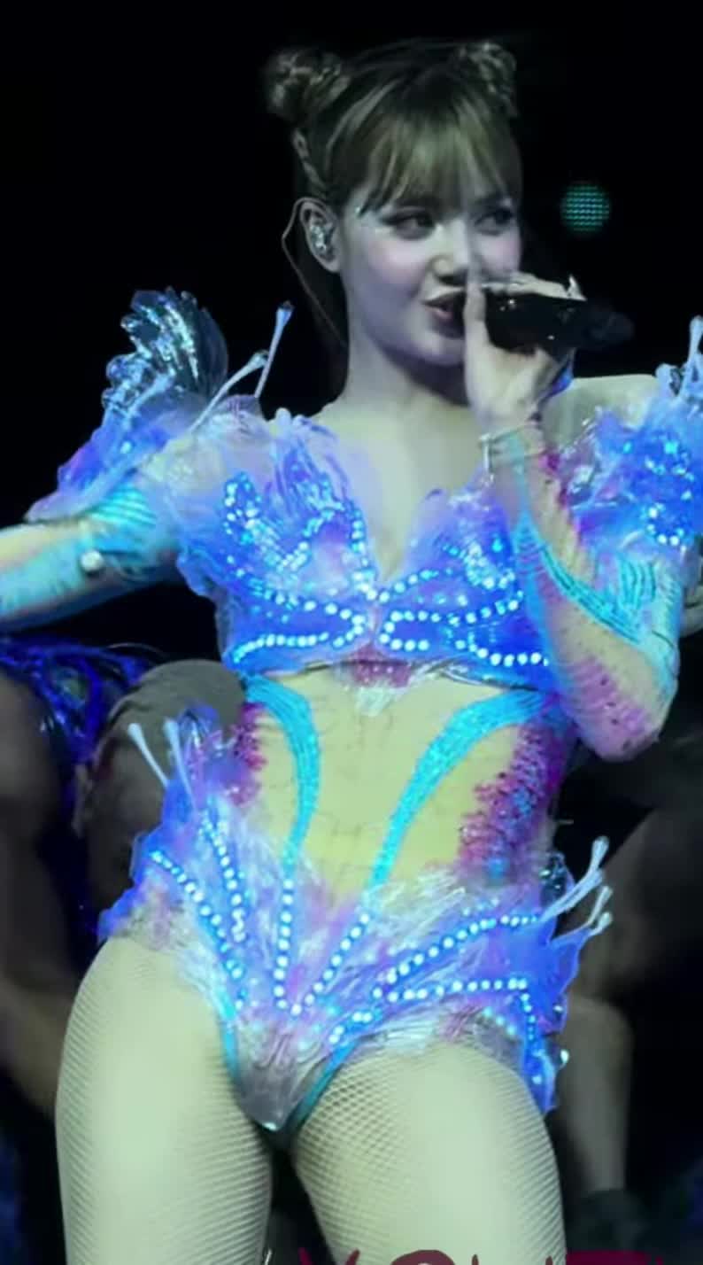 Video 268262 from Lisa | BLΛƆKPIИK (Blackpink)