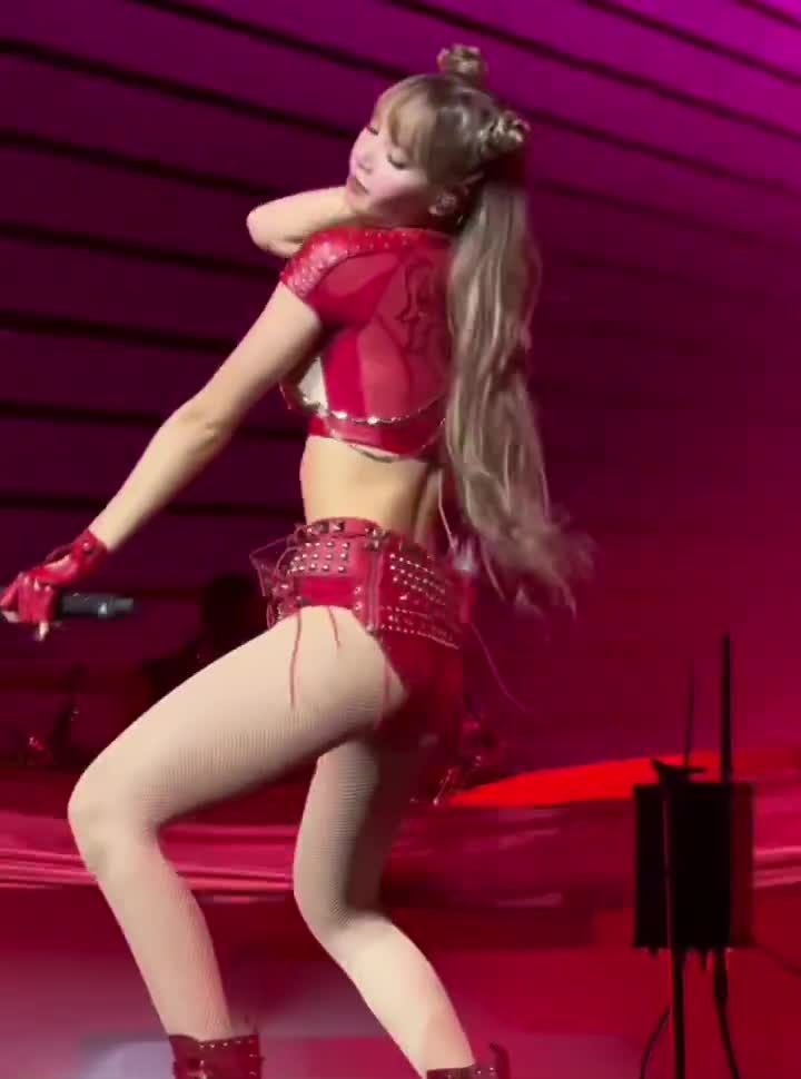 Video 268267 from Lisa | BLΛƆKPIИK (Blackpink)