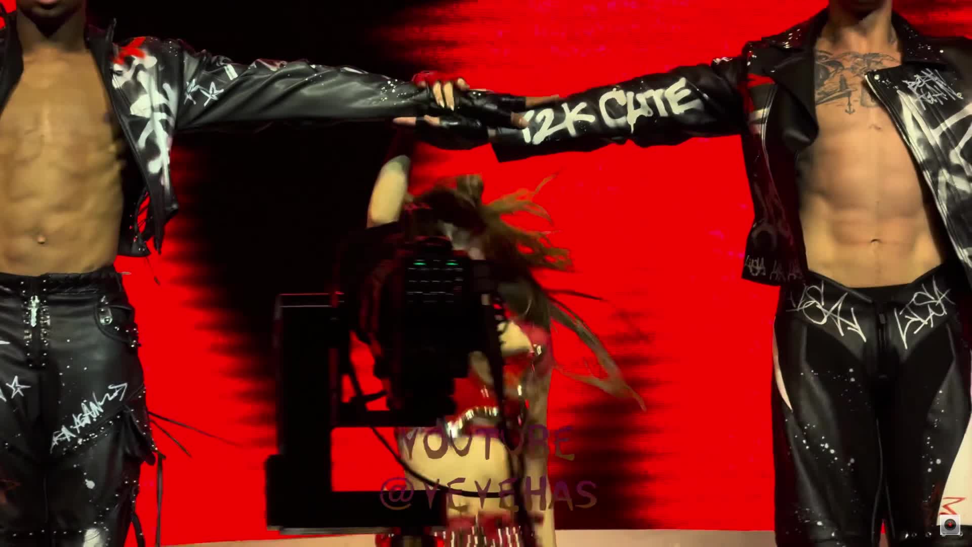 Video 268271 from Lisa | BLΛƆKPIИK (Blackpink)