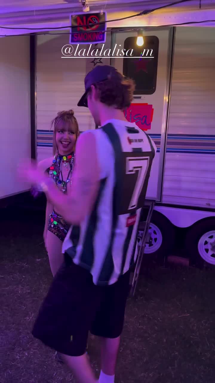 Video 268318 from Lisa | BLΛƆKPIИK (Blackpink)