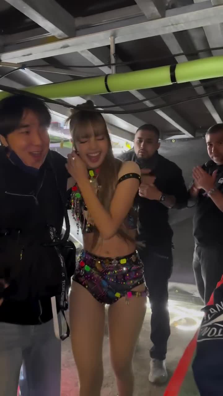 Video 268323 from Lisa | BLΛƆKPIИK (Blackpink)