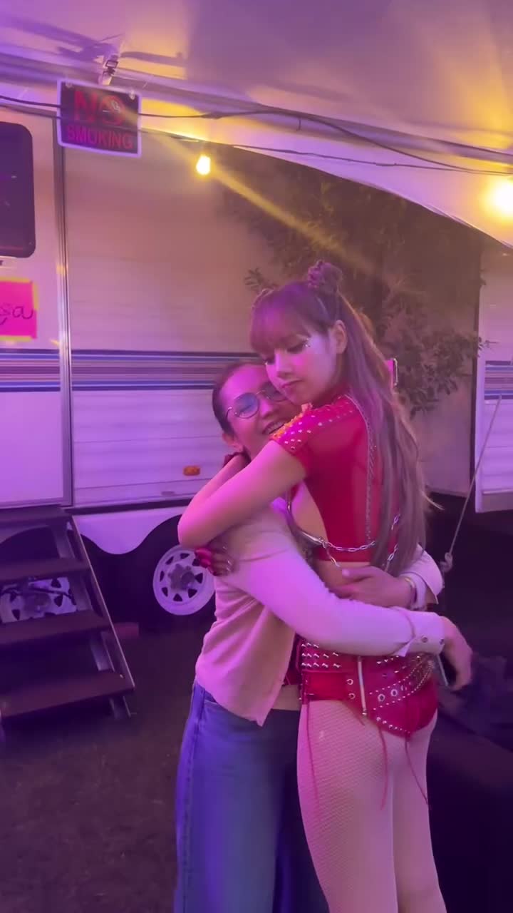 Video 268325 from Lisa | BLΛƆKPIИK (Blackpink)