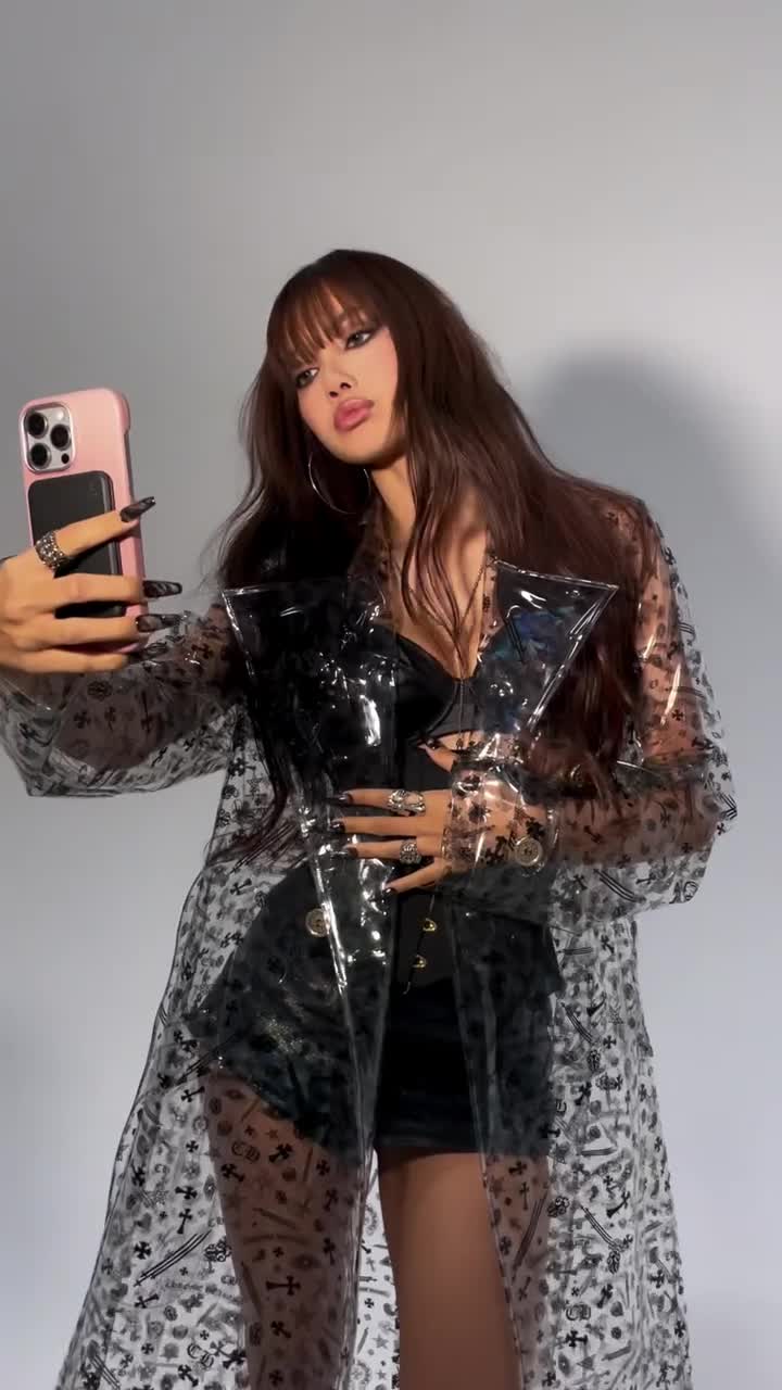 Video 268327 from Lisa | BLΛƆKPIИK (Blackpink)