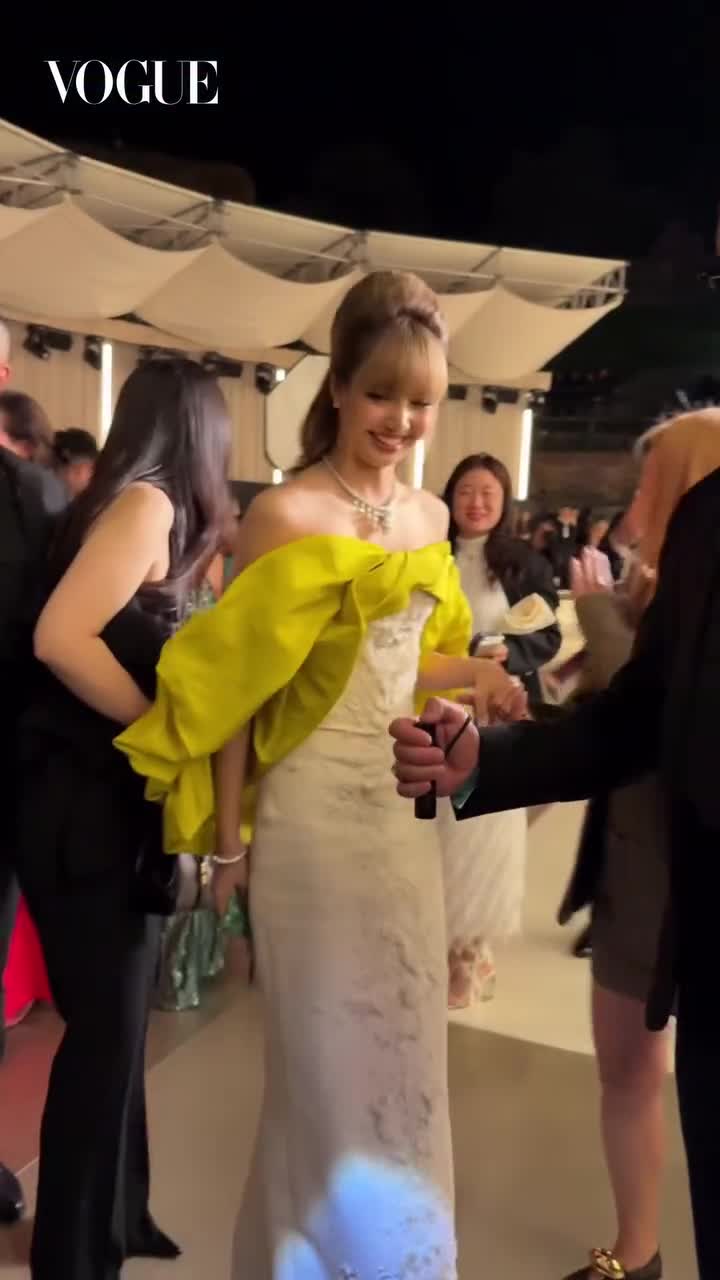 Video 298132 from Lisa | BLΛƆKPIИK (Blackpink)