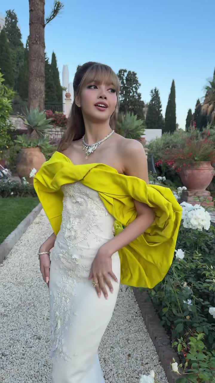 Video 298137 from Lisa | BLΛƆKPIИK (Blackpink)